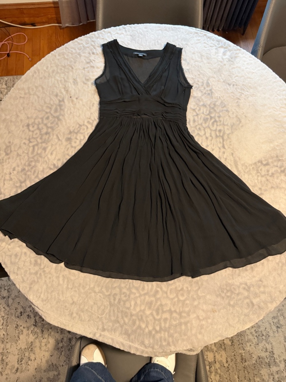 Banana Republic Black Sheer Silk Sleeveless V-Neck Pleated Skirt Dress